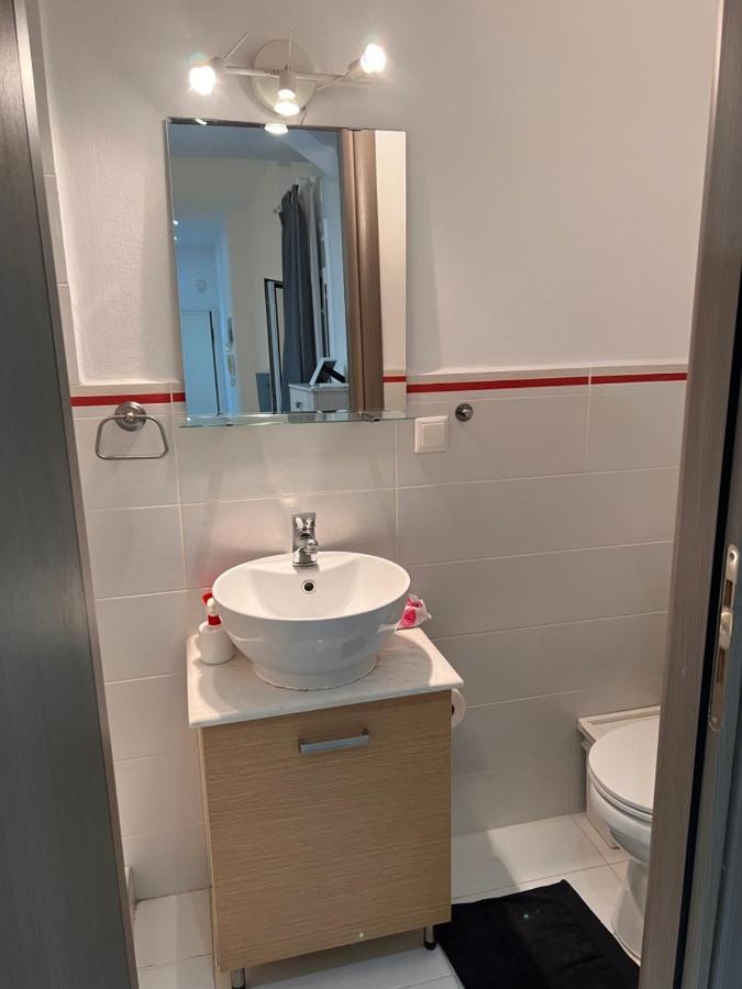 Small Budget Diamond Apartment In Agias Sofias. Θεσσαλονίκη Εξωτερικό φωτογραφία